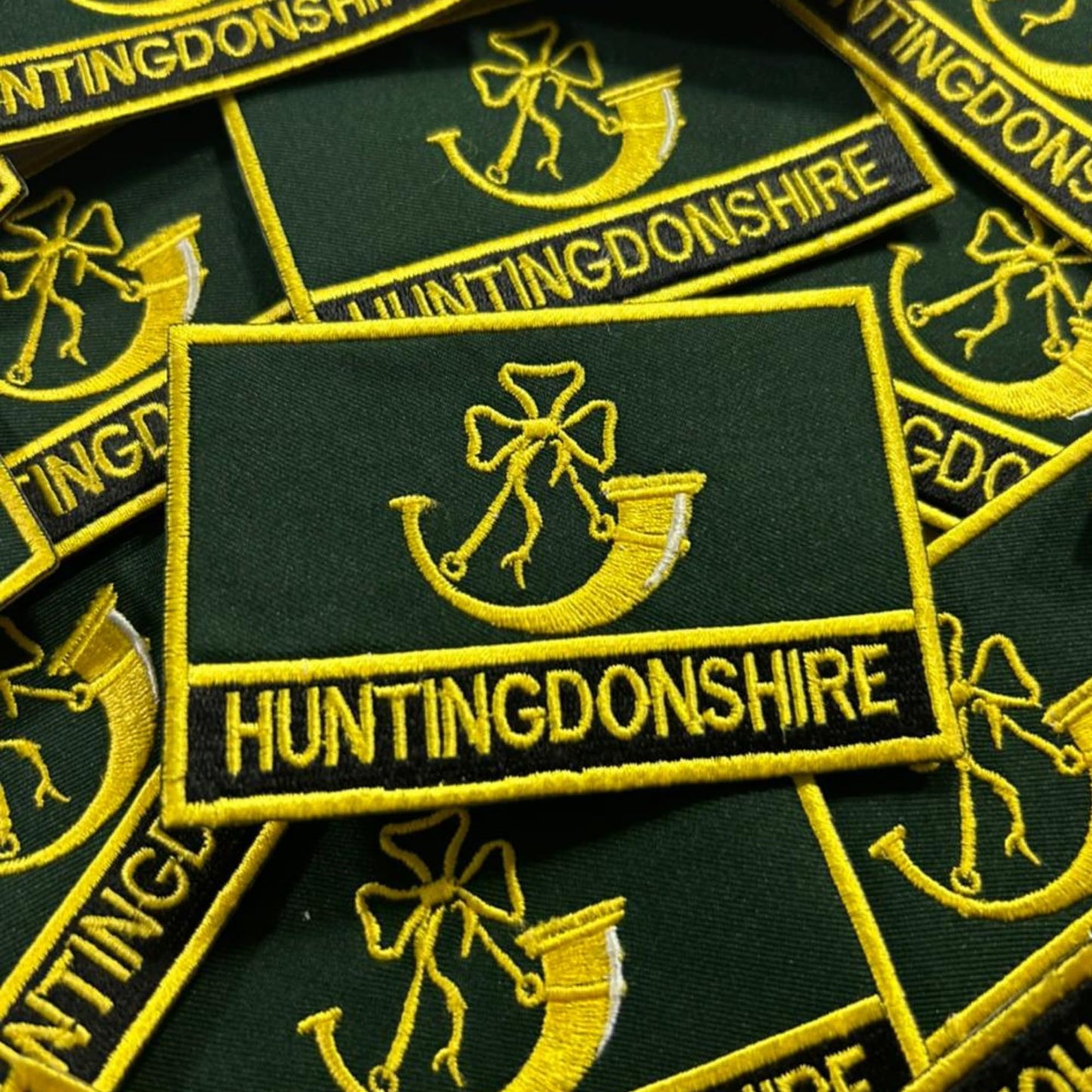 UK County Flag Patch 9.5cm x 6cm Embroidered Iron On/Sew On Badge Durable Fabric Applique for Jackets, Backpacks, Hats, and Clothing