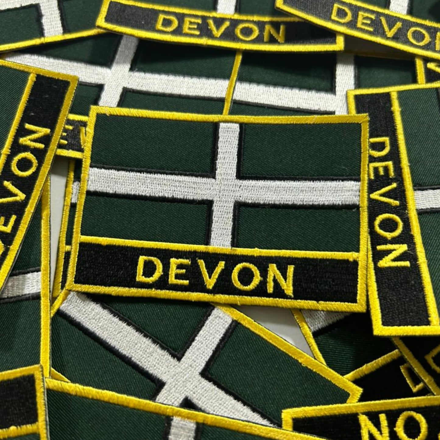 UK County Flag Patch 9.5cm x 6cm Embroidered Iron On/Sew On Badge Durable Fabric Applique for Jackets, Backpacks, Hats, and Clothing