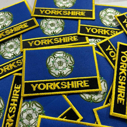 UK County Flag Patch 9.5cm x 6cm Embroidered Iron On/Sew On Badge Durable Fabric Applique for Jackets, Backpacks, Hats, and Clothing