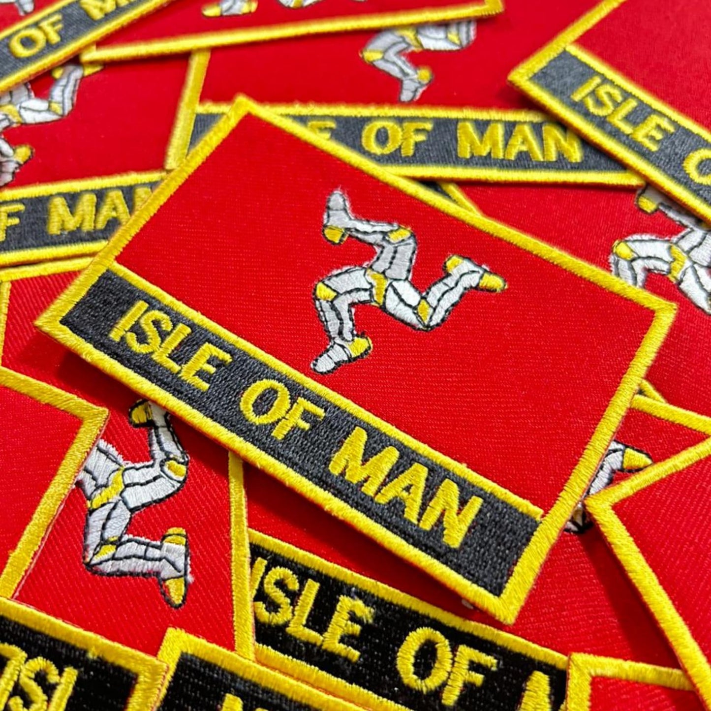 UK County Flag Patch 9.5cm x 6cm Embroidered Iron On/Sew On Badge Durable Fabric Applique for Jackets, Backpacks, Hats, and Clothing