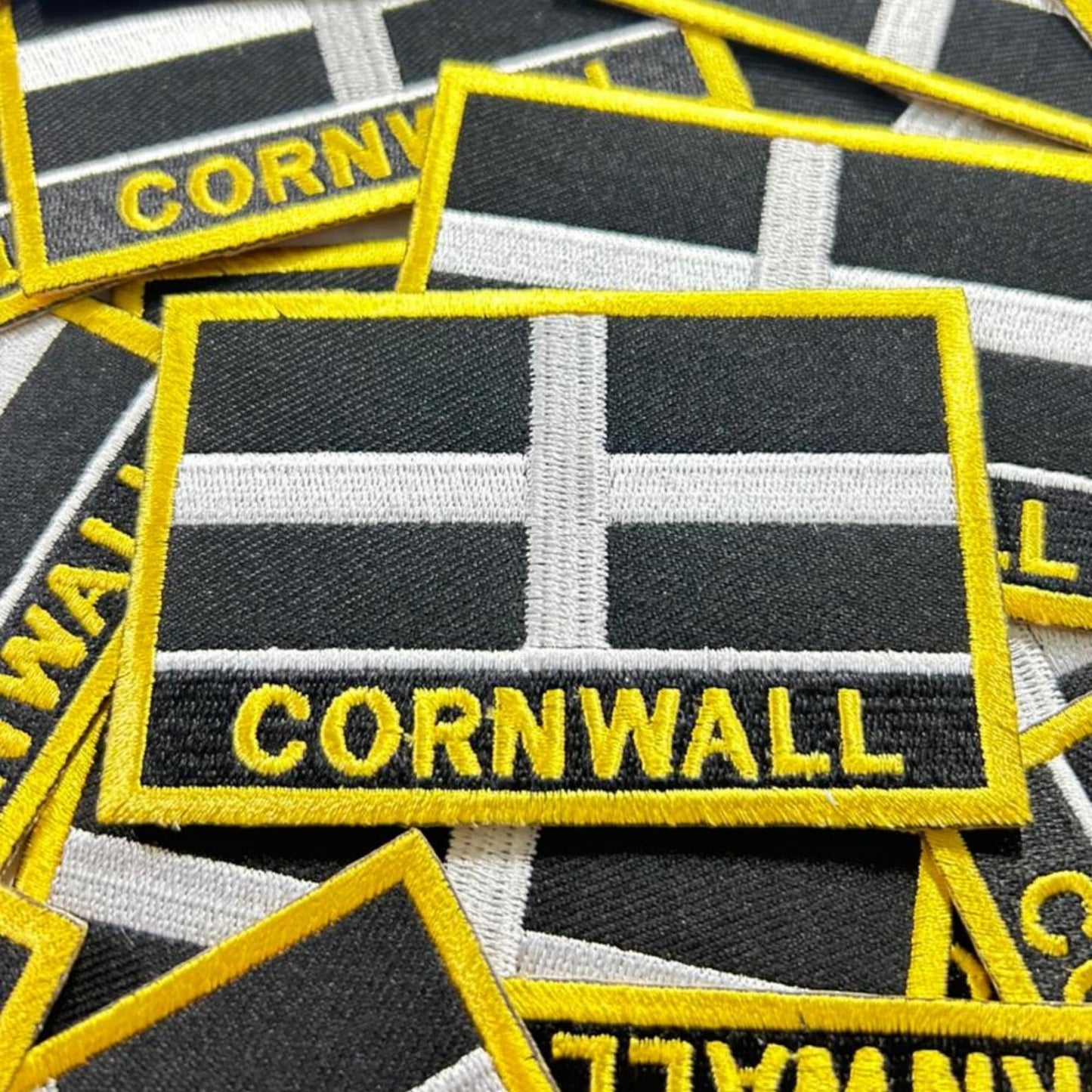 UK County Flag Patch 9.5cm x 6cm Embroidered Iron On/Sew On Badge Durable Fabric Applique for Jackets, Backpacks, Hats, and Clothing
