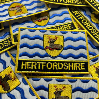 UK County Flag Patch 9.5cm x 6cm Embroidered Iron On/Sew On Badge Durable Fabric Applique for Jackets, Backpacks, Hats, and Clothing