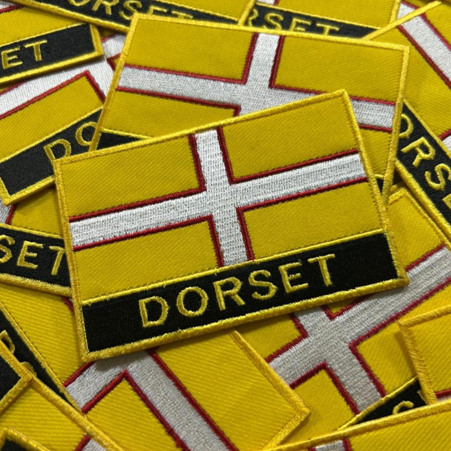 UK County Flag Patch 9.5cm x 6cm Embroidered Iron On/Sew On Badge Durable Fabric Applique for Jackets, Backpacks, Hats, and Clothing