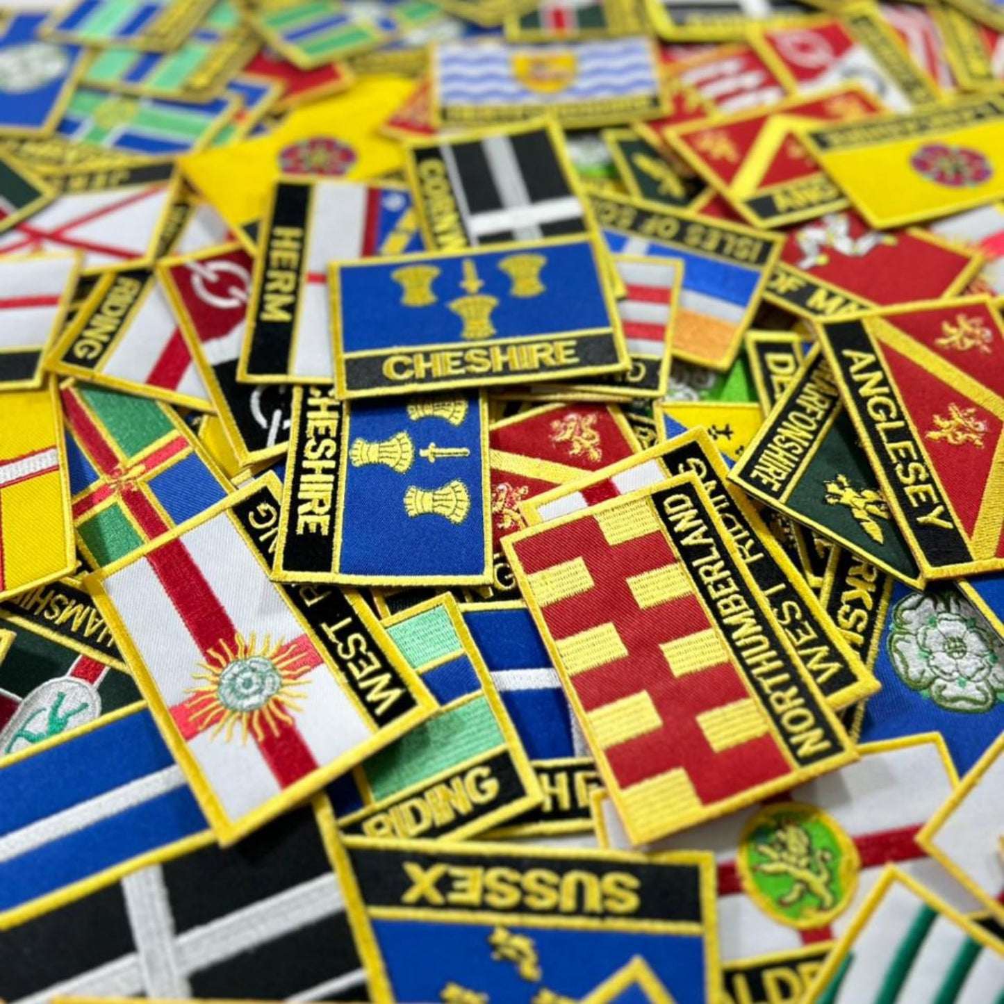 UK County Flag Patch 9.5cm x 6cm Embroidered Iron On/Sew On Badge Durable Fabric Applique for Jackets, Backpacks, Hats, and Clothing