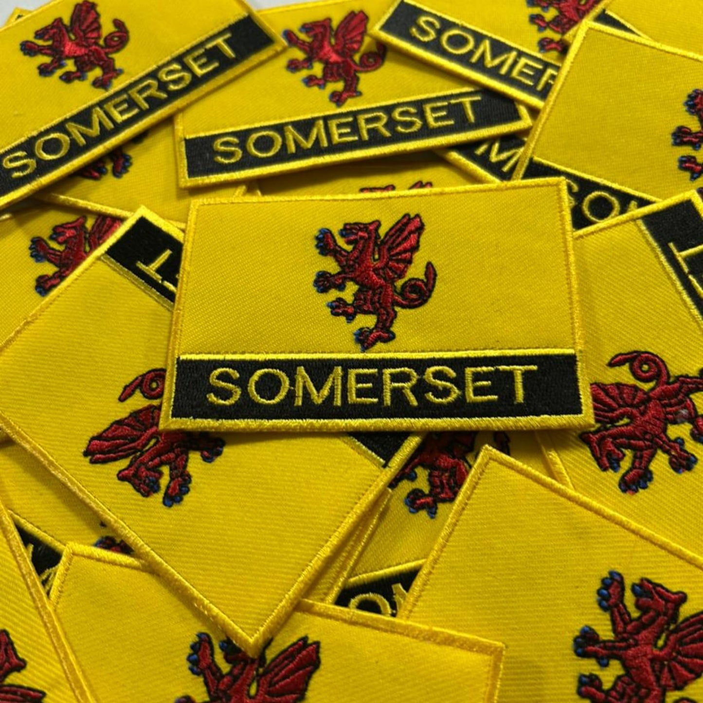 UK County Flag Patch 9.5cm x 6cm Embroidered Iron On/Sew On Badge Durable Fabric Applique for Jackets, Backpacks, Hats, and Clothing