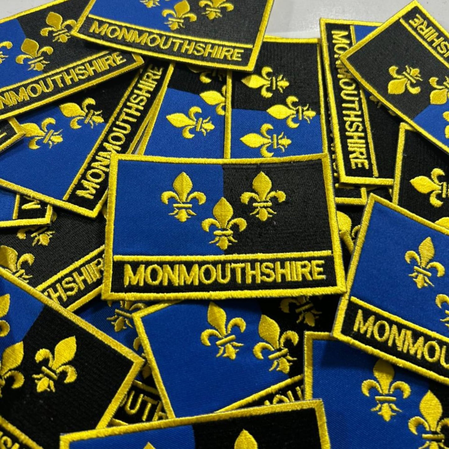 UK County Flag Patch 9.5cm x 6cm Embroidered Iron On/Sew On Badge Durable Fabric Applique for Jackets, Backpacks, Hats, and Clothing